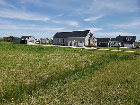 5th image of 468 Pointe Vista Dr