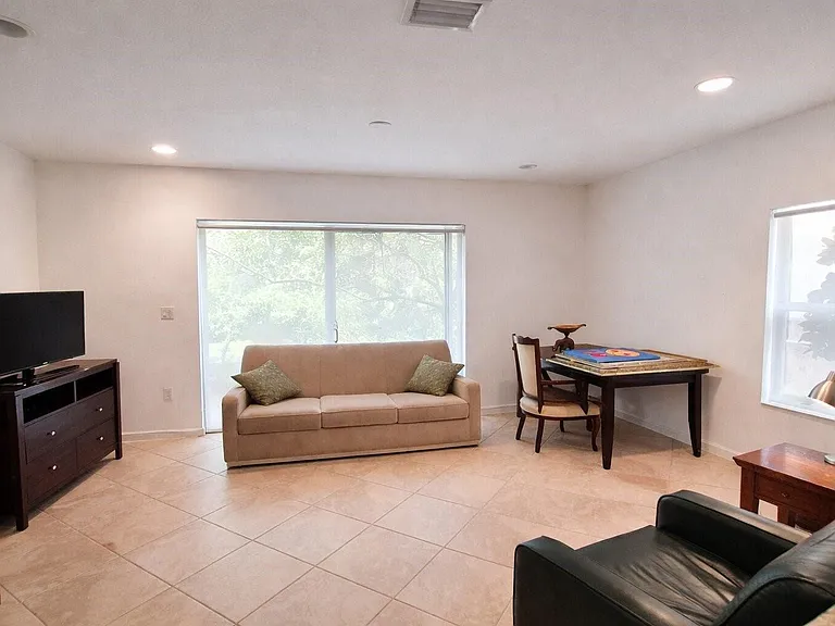 2521 NW 31st Ct #2521 — Photo 4
