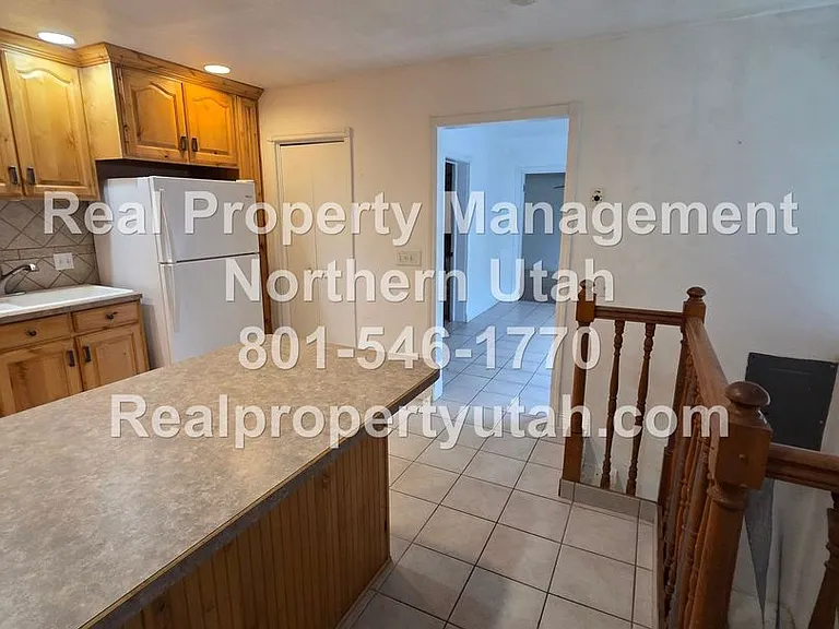 1487 Adams Ave — Photo 3