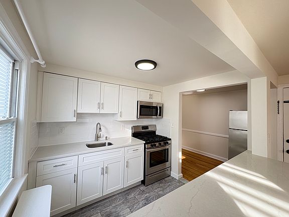 3rd image of 34 E 7th St Floor 2