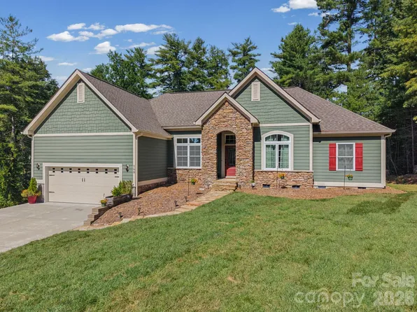 168 Willow Place Cir, Hendersonville, NC 28739