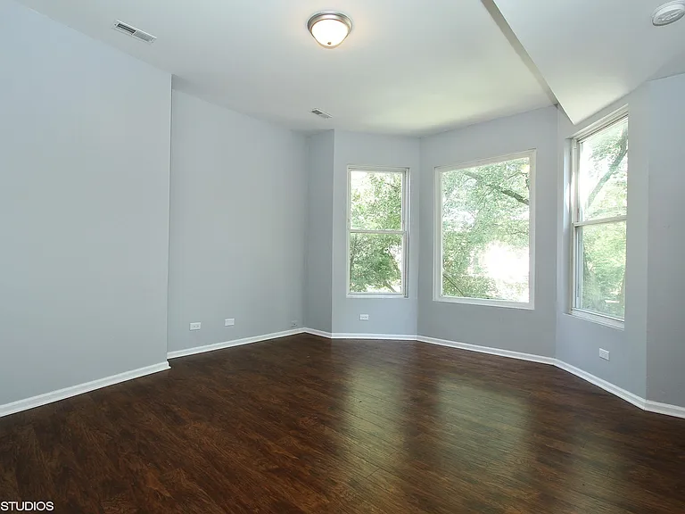 6422 S Rhodes Ave — Photo 2