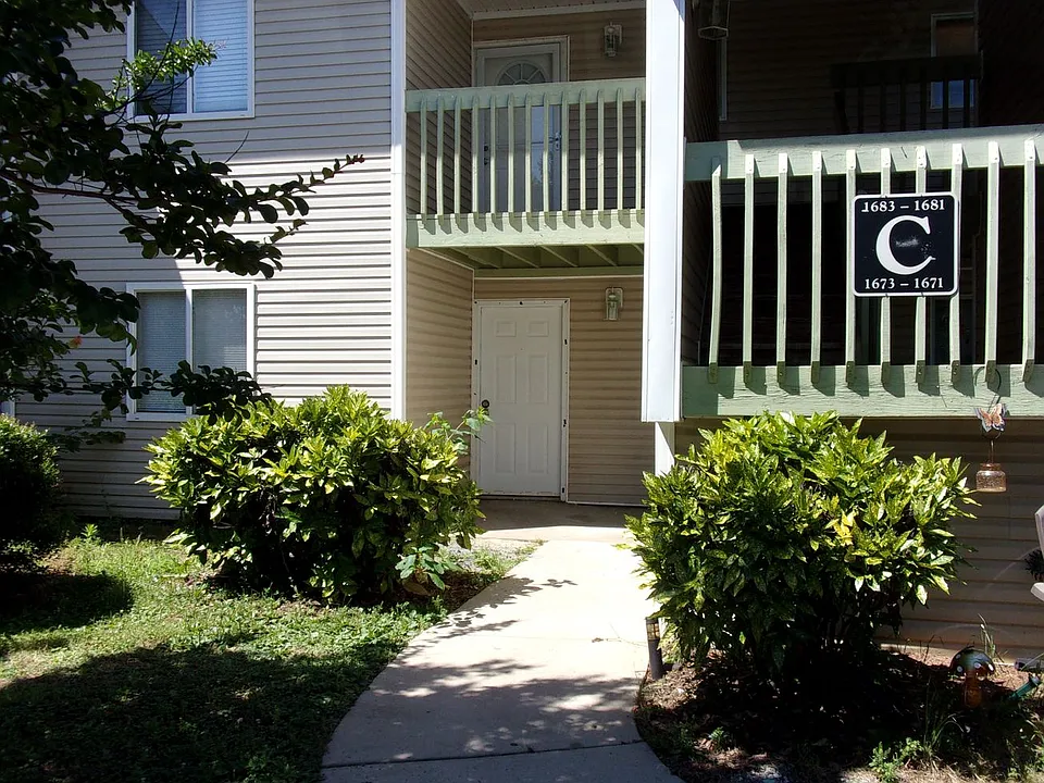 1673 Eagles Pl #102-C