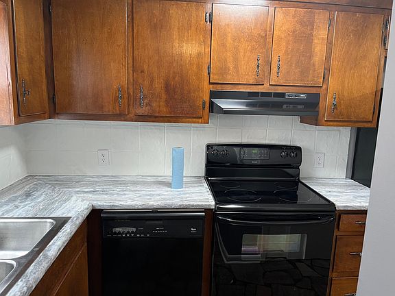 5th image of 230 Wildwood Dr