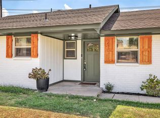 604 SW 27th St, Moore, OK 73160