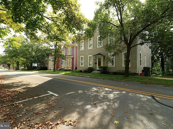 5th image of 230 W Linn St