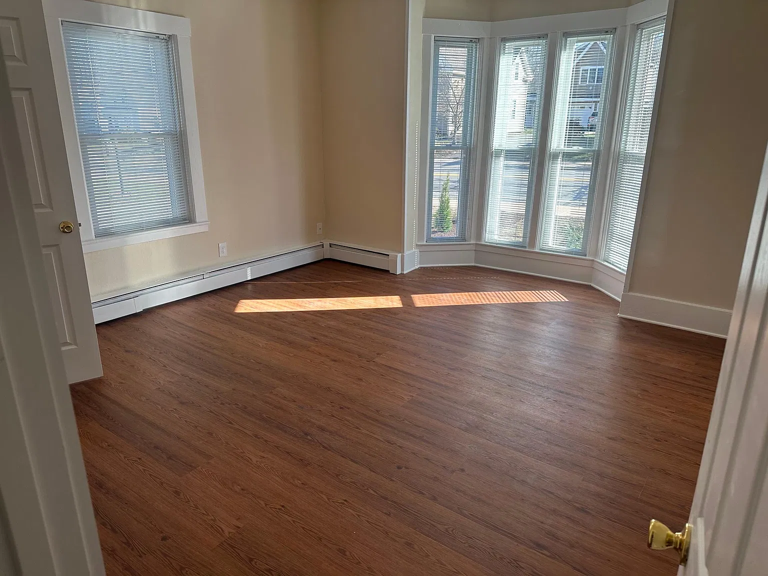 2 bed, 930 sqft, $3,000 — Photo 4
