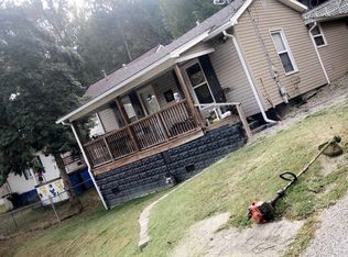 96 Jackson St, Gauley Bridge, WV 25085