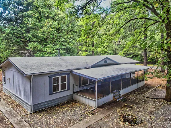 211 Ivy Dr, Cave Junction, OR 97523