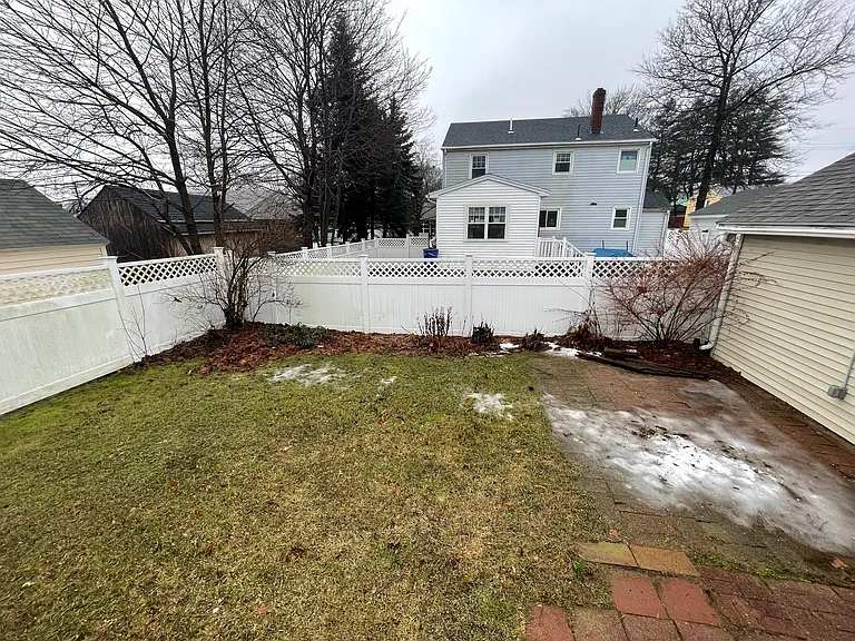 21 McLean St — Photo 6