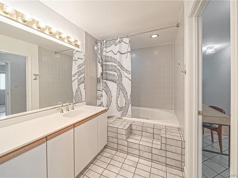 16 Hudson Point Ln — Photo 13