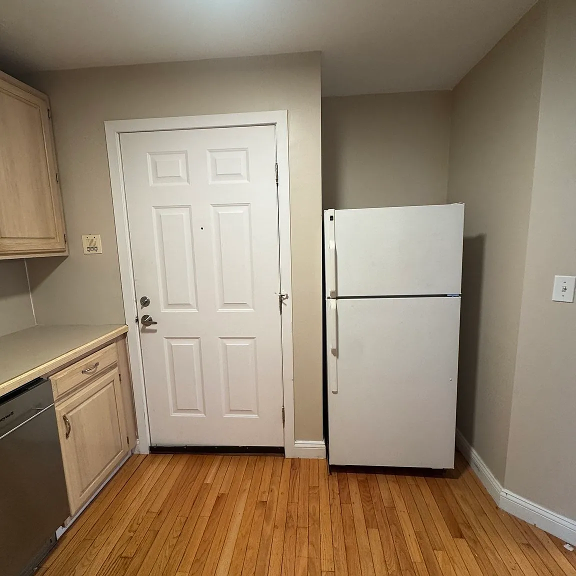 1 bed, 1.0 bath, 600 sqft, $1,895 — Photo 2