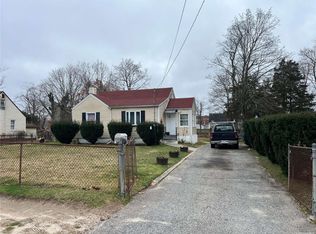 5 Monsen St, Central Islip, NY 11722