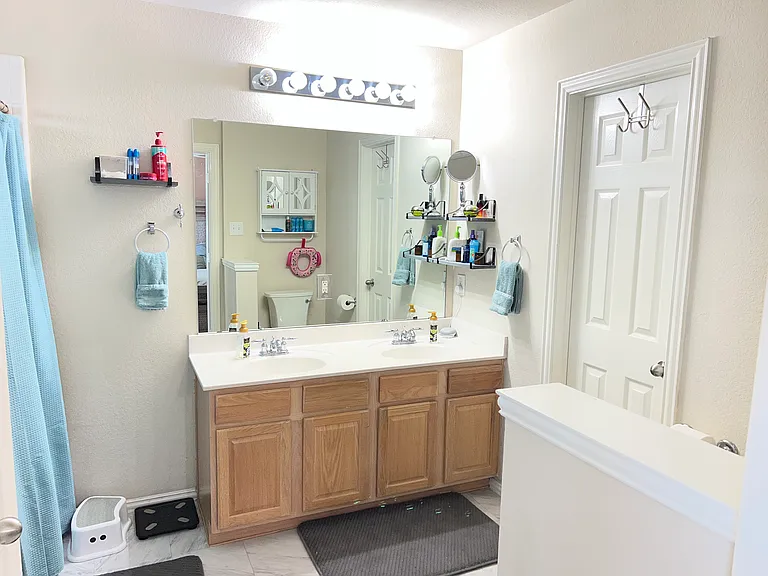 10215 Waterbury Dr — Photo 85