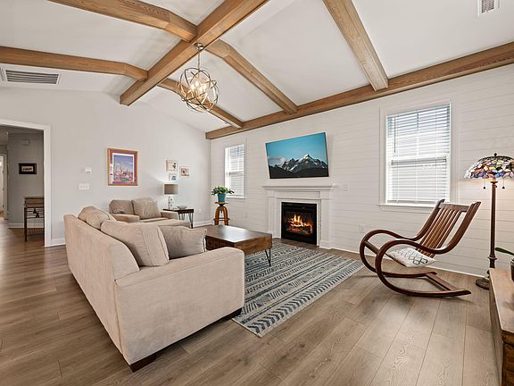 5th image of 749 Strathwood Way