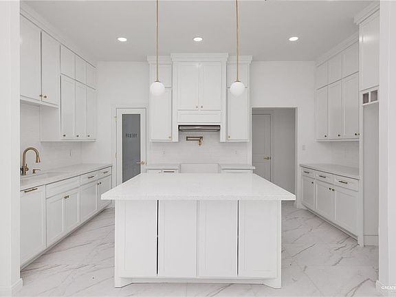 5th image of 954 S Milanos Rd
