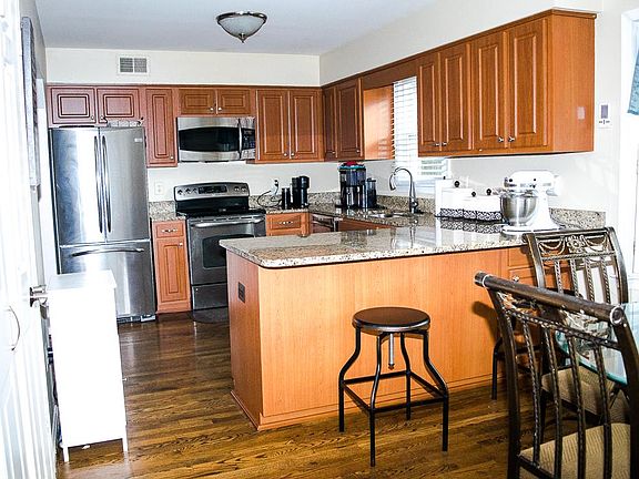 3rd image of 6017 Cromwell Pl