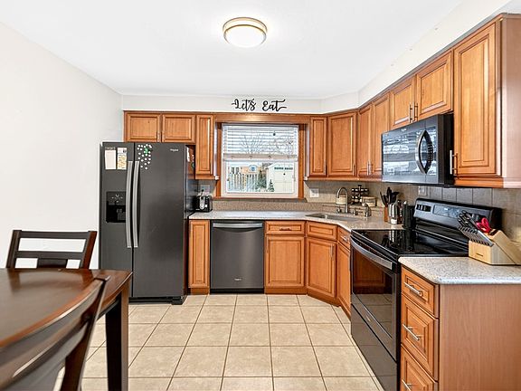 4th image of 5224 Meadowcrest Rd