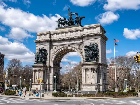 412 Douglass Street image 11 of 15