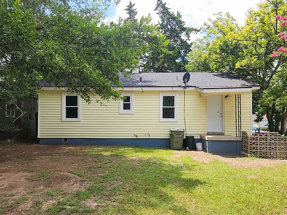 3rd image of 212 Frost St