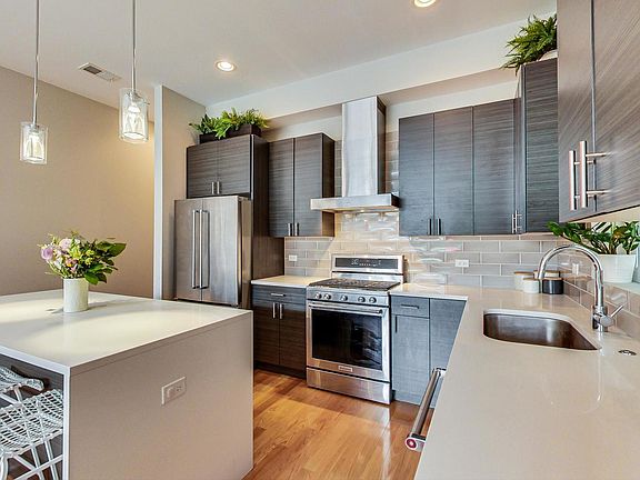 3rd image of 2503 N Milwaukee Ave #2S