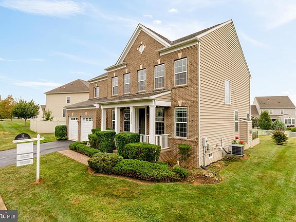 3rd image of 16905 Heartwood Dr