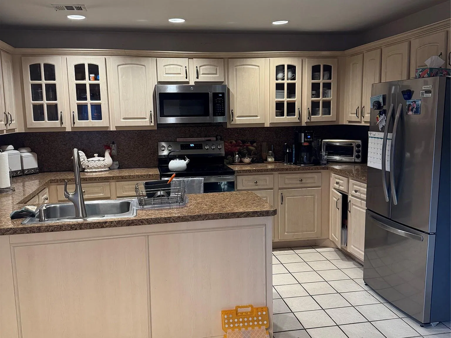 4 bed, 2.5 bath, 2358 sqft, $3,950 — Photo 4