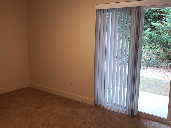 5th image of 18 W Pointe Dr #3B-2BA-1296SQFT