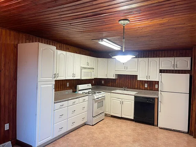 3 bed, 1500 sqft, $995 — Photo 1