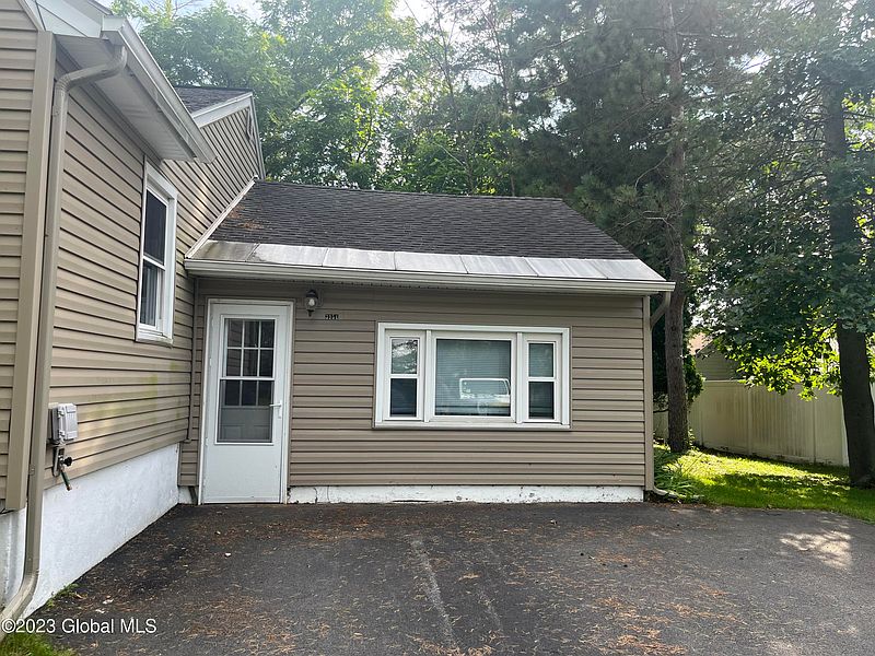4th image of 3954 Albany Street