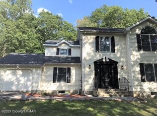 1193 Steele Cir, Bushkill, PA 18324