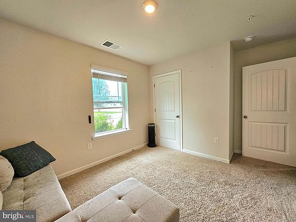 4th image of 415 Creekside Trl