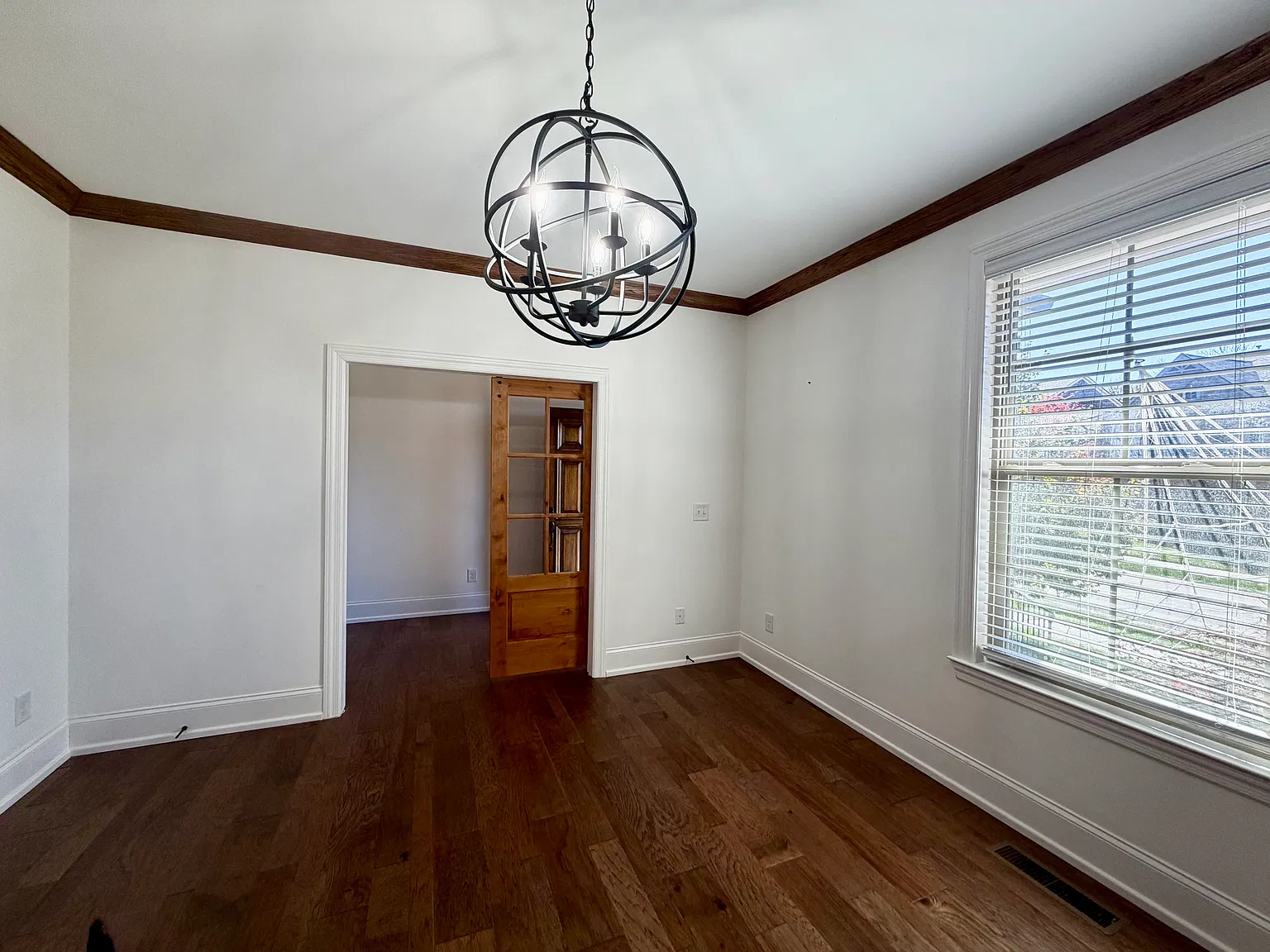 3 bed, 3.5 bath, 3850 sqft, $6,000 — Photo 3
