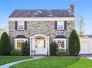 72 Kingsbury Rd, Garden City, NY 11530