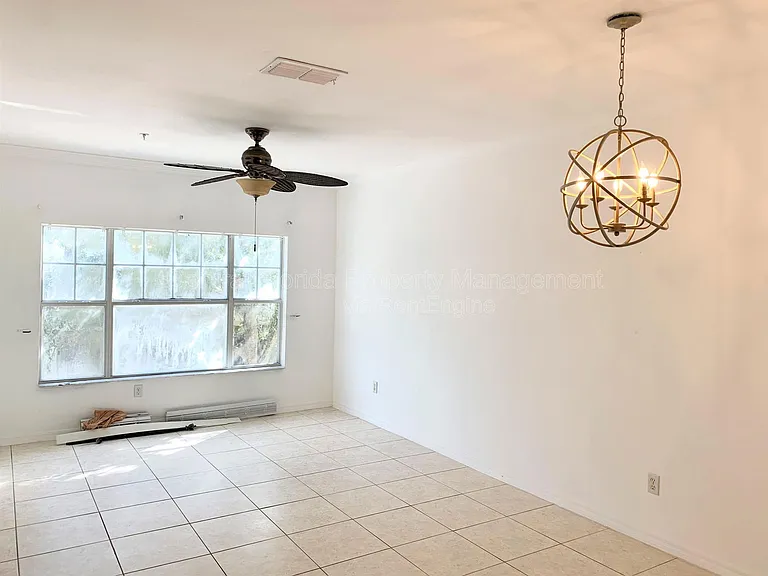 2460 Grand Central Pkwy #13 — Photo 12