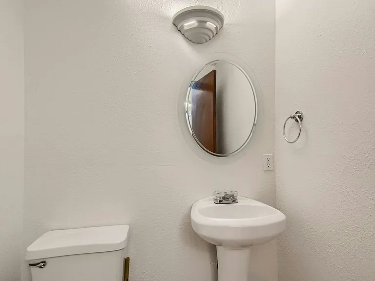 9528 High Cliffe St — Photo 16