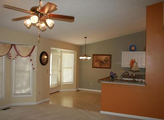 5th image of 4 Robert Terrace Ct