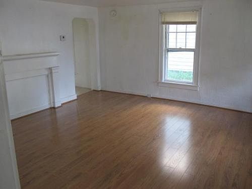 4th image of 17 Albertson St #1