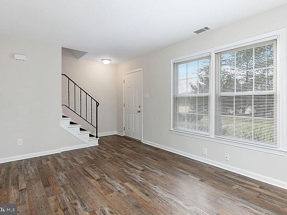 3rd image of 315 Ellery Ct