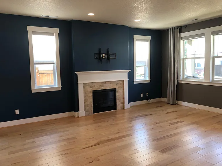 494 SW 200th Ave — Photo 3