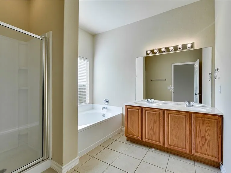 20817 Silverbell Ln — Photo 16