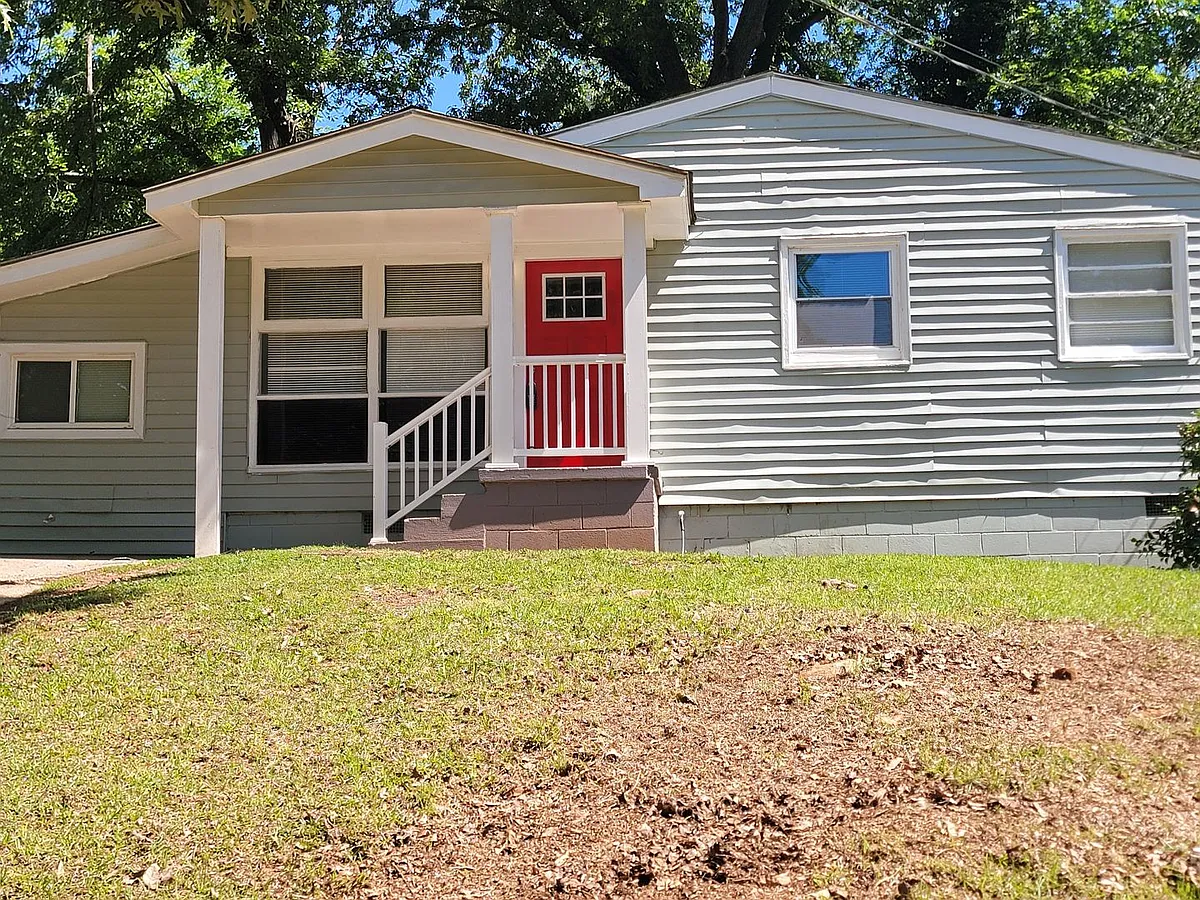 Building Photo - 976 McKay Dr SE