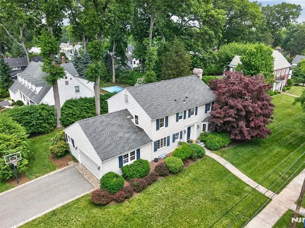241 Avondale Rd, Ridgewood, NJ 07450