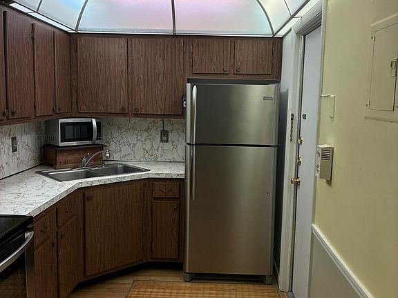 4th image of 659 W Oakland Park Boulevard #204-c
