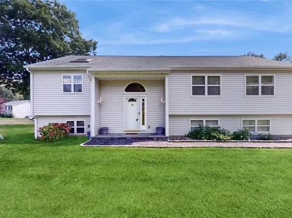 97 Greenway Terrace S, Mahopac, NY 10541
