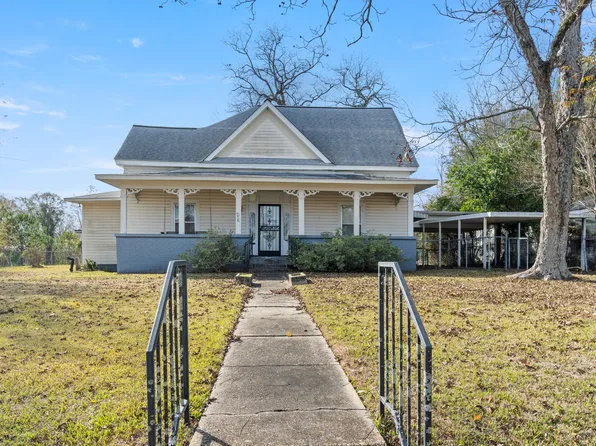 402 Dubose St, Ellisville, MS 39437