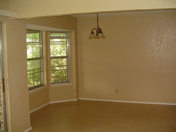 4th image of 6433 N Park Dr