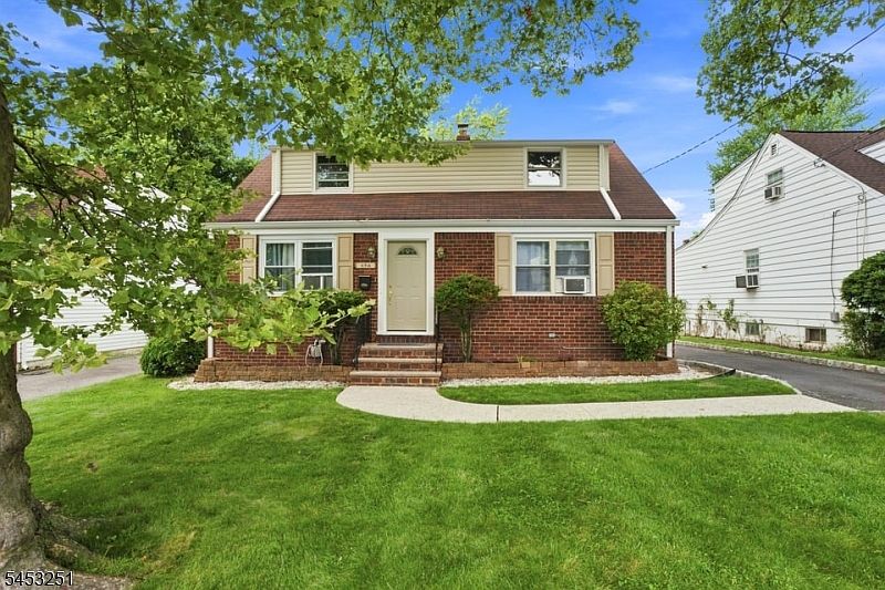 1st image of 654 Howard St