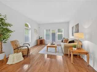 213 Nash Rd S #33, Hamilton, ON L8K 6S2