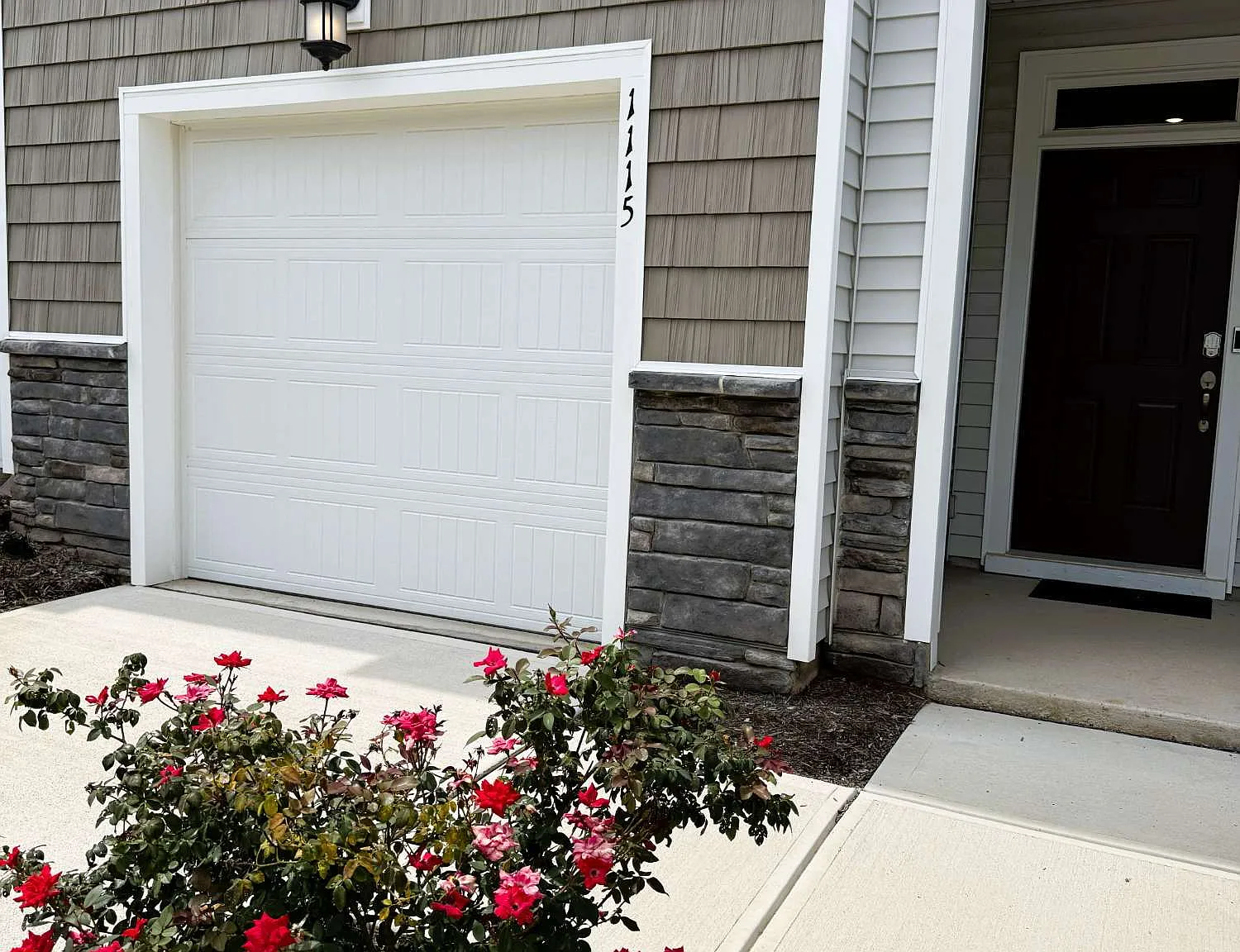 3 bed, 2.5 bath, 1870 sqft, $2,195 — Photo 2